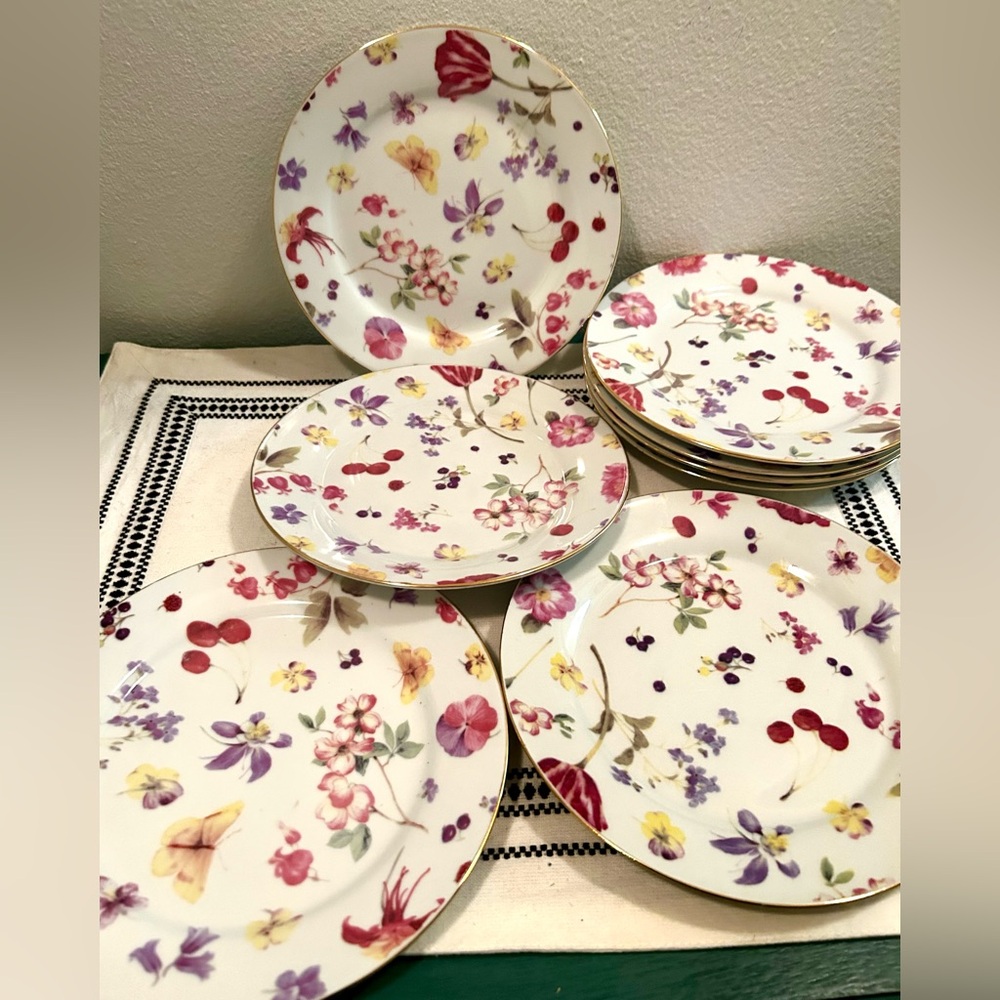 4 Mayfair Collection by Jay 7.75” salad plates with gold rim.